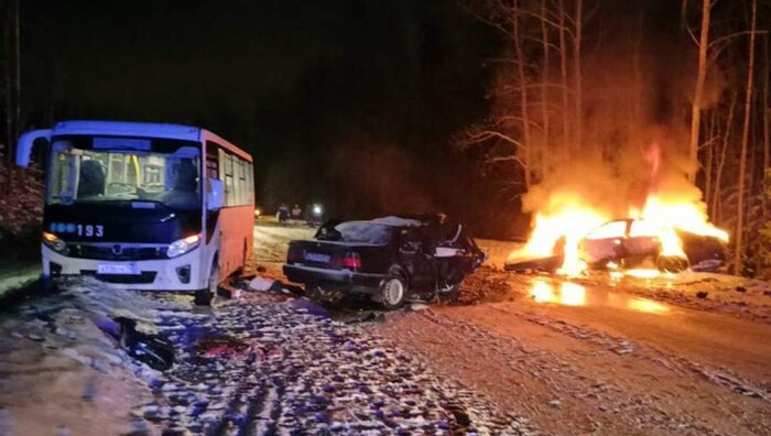 На российской трассе пять человек погибли в ДТП с Mercedes