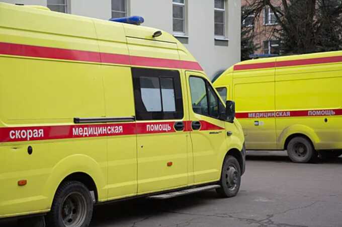 Порноактёра из Петербурга экстренно увезли в больницу после неудачного укола
