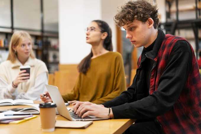 ChatGPT убивает высшее образование — студенты массово списывают, преподаватели теряют мотивацию