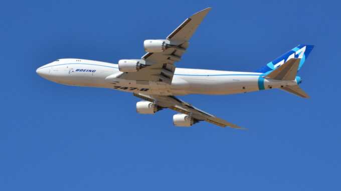 Трамп получит от Катара роскошный Boeing 747-8 в подарок